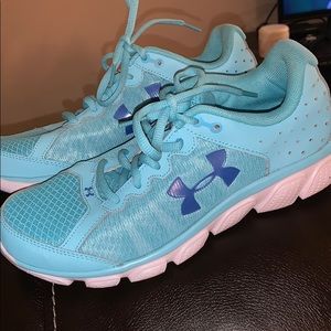 Women’s new never worn under armour shoes 7.5